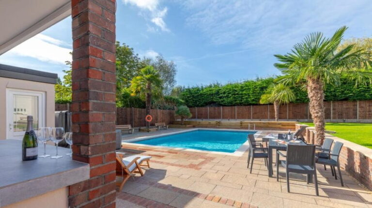 Turkish BBQ with Swimming Pool and Hot Tub - Relaxing in the Outdoors