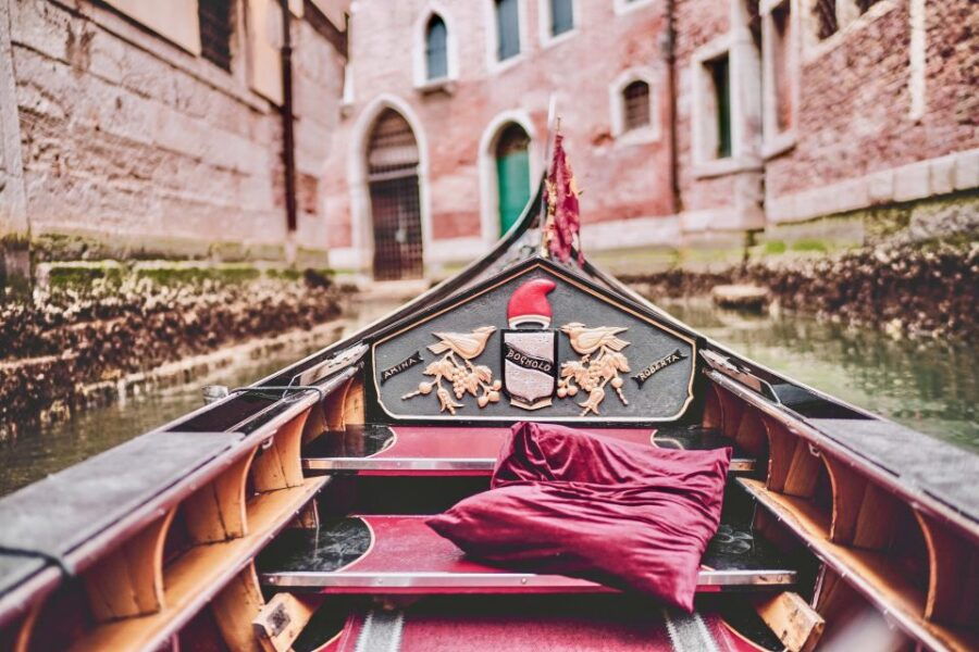 Venice: 30 min Gondola Ride on the Grand Canal with Guide - Good To Know