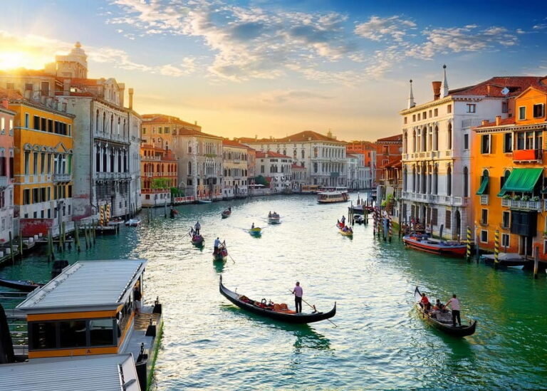 Venice: Exclusive Gondola Tour of Grand Canal & Secret Spots - Who Is This Tour Best For?