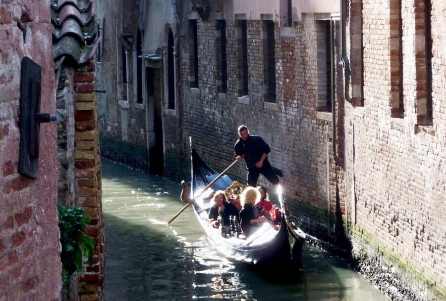 Venice: Private Grand Canal Gondola Ride from Rialto - Practical Details: What to Expect