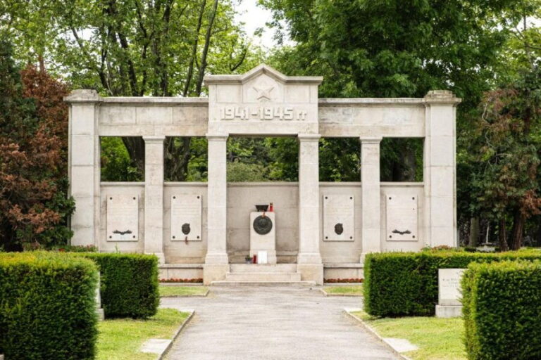 Vienna Central Cemetery Walking Tour with Transfers - The Sum Up