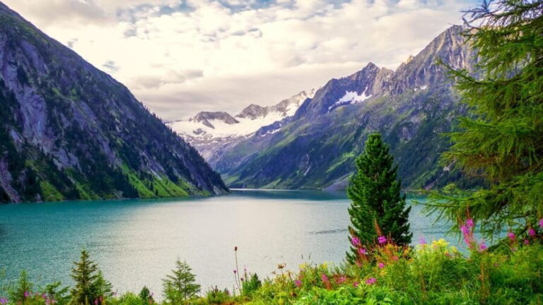Vienna: Hallstatt, Salzkammergut Day Trip with option boat - Additional Highlights and Tips