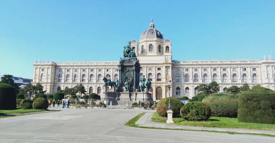 Vienna Historical Highlight City Tour + Wine Tasting - Why the Tour Offers Good Value