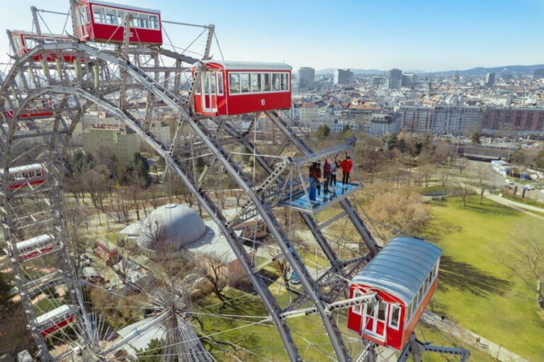 Vienna: Vienna Giant Ferris Wheel: Platform 9 Experience Ride - The Experience: Safe, Fun, and Memorable
