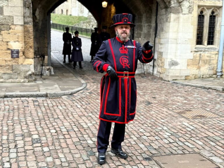 VIP Tower of London Beefeater Meet & Greet and Royal London - Who Will Love This Tour