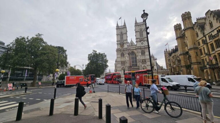 VIP Westminster Abbey & Upper Gallery and Buckingham Palace - Westminster’s Iconic Sights: Big Ben, Houses of Parliament, and More