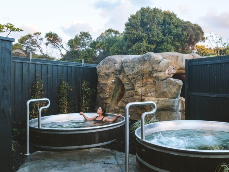 Warrnambool: Deep Blue Hot Springs Entry Ticket - Exploring Warrnambools Deep Blue Hot Springs