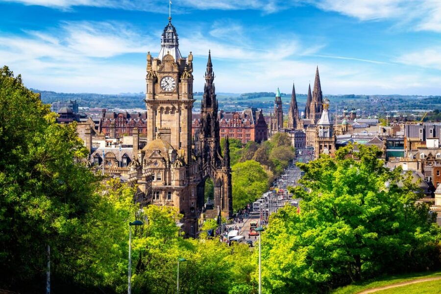 Whiskey Walks: A Spirited Journey Through Edinburgh - Exploring the Historic Heart of Edinburgh  