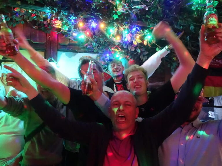 Wiesbaden: Private pub crawl with insider guide & free shots - Who is this tour best suited for?