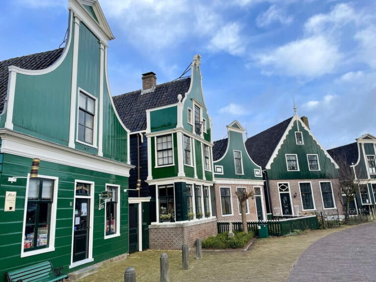 Zaanse Schans Windmills, Volendam, and Marken Day Trip - Exploring Zaanse Schans: Windmills and More