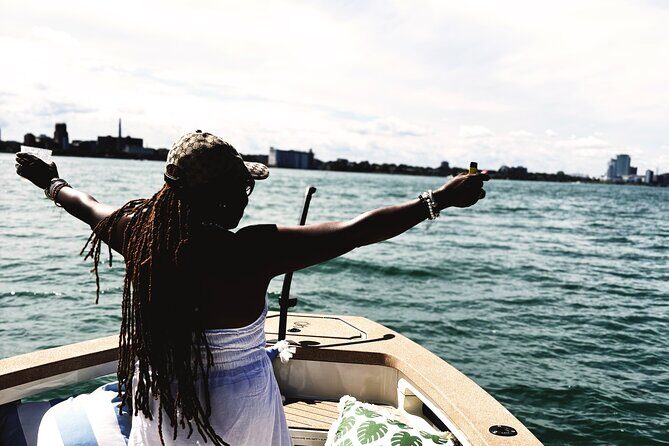 2 Hour Private Guided Luxury Electric Cruise on Detroit River - Experience Overview and Itinerary