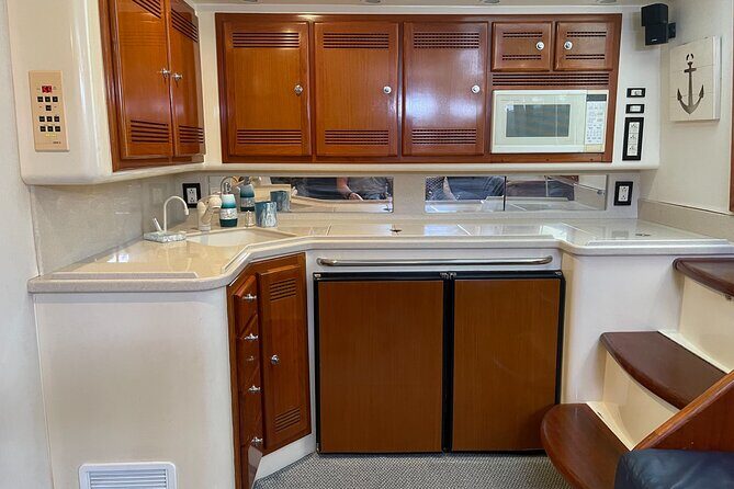Deep Sea Fishing Charter in Waikiki, Hawaii - What To Expect on the Water