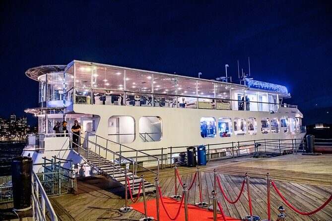 NYC Valentines Dinner Cruise with Live Entertainment and Open Bar - The Route and Highlights