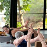 Stretch and Sip: Yoga with Fresh Juice on Santa Monica Beach - Who Should Consider This Experience?