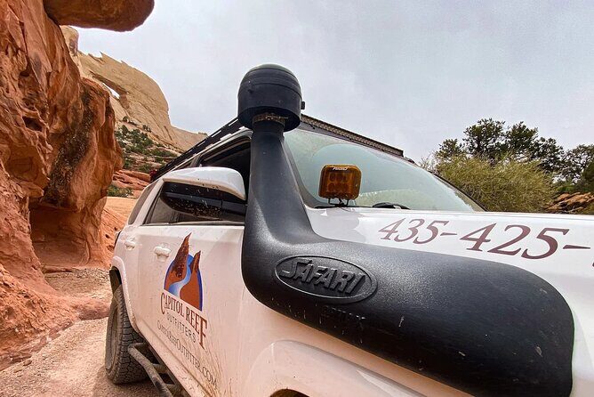 Waterpocket Fold Offroad Tour to Strike Valley Overlook - Exploring Utah’s Geology with Capitol Reef Outfitters