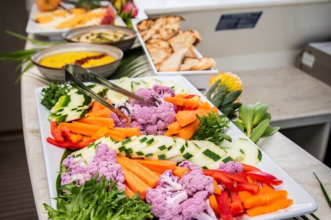 2 Hours Holo Holo Sunset Cocktail Sail with Open Bar - Group Size & Comfort