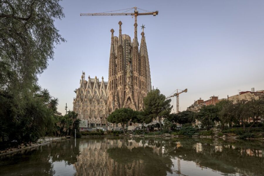 Barcelona: Sagrada Familia Entry Ticket with Audio Guide - A Closer Look at the Experience