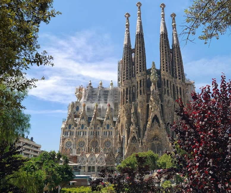 Barcelona: Sagrada Familia Skip-the-line Tour with Guide - What to Expect During the Tour