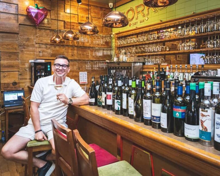 Bucharest: Romanian Lunch Offer & Sparkling Wine - The Atmosphere and Service