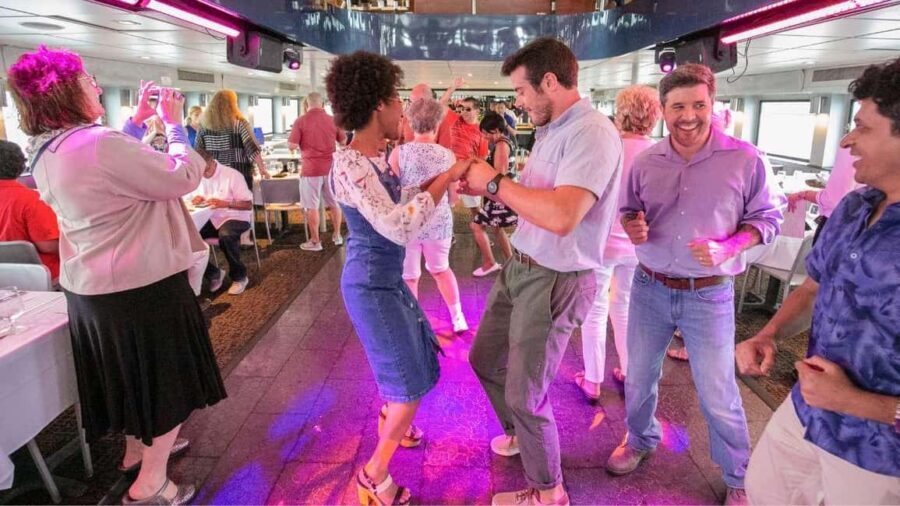 City Cruises Chicago: Lake Michigan Lunch or Dinner Cruise - An In-Depth Look at the Experience