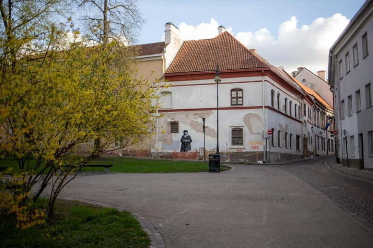 Discover Jewish Vilnius with a Local - A Closer Look at the Tour Experience