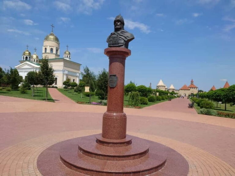 from Moldova:Tour to Soviet Transnistria with Cognac - Who This Tour Is Best For