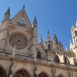 León Cathedral: tour with a local art historian - Who Would Appreciate This Tour?
