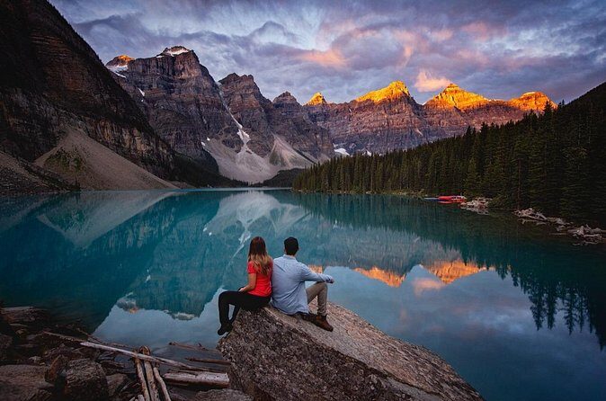 Moraine Lake and Lake Louise Day Tour - Transportation and Group Dynamics