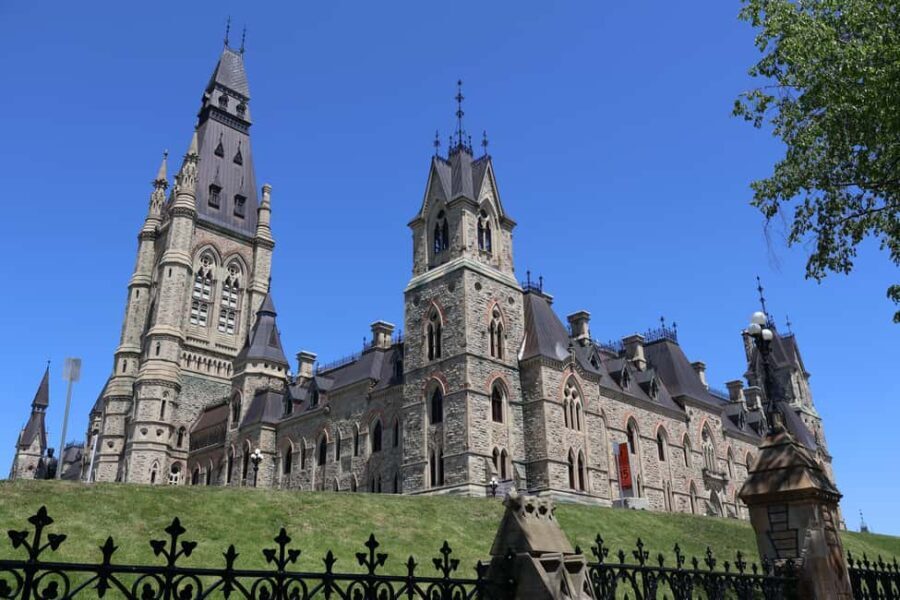 Ottawa: Private Guided City Tour from Montreal - Important Considerations