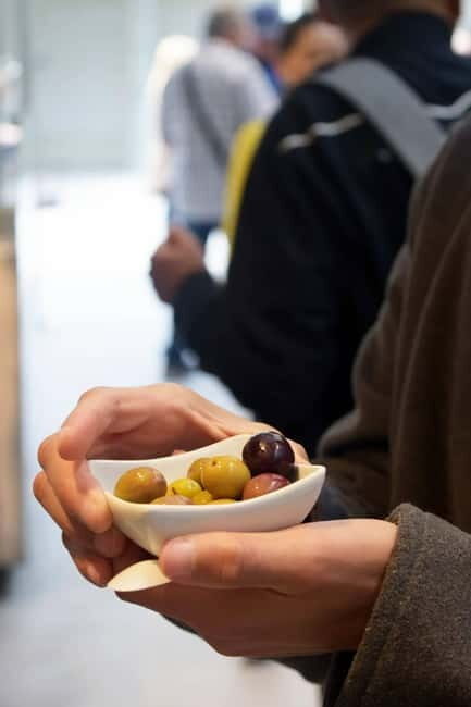 Porto: Food Tour with Tastings and Souvenirs - Detailed Breakdown of the Itinerary