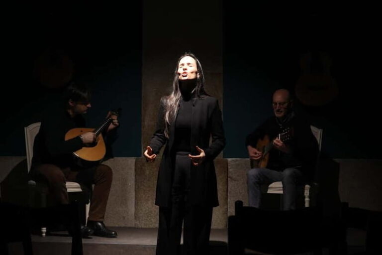 Porto: Traditional Fado Show at Sao Bento with Port Wine - The Venue: São Bento Station