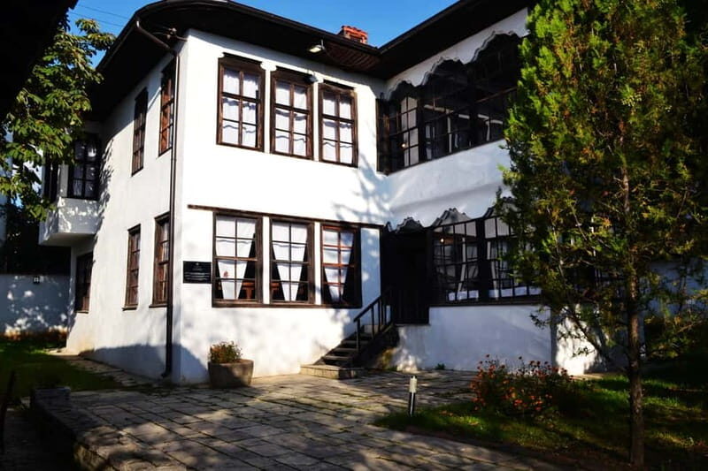 Prishtina: Guided Walking Tour with a Local - Detailed Breakdown of the Itinerary