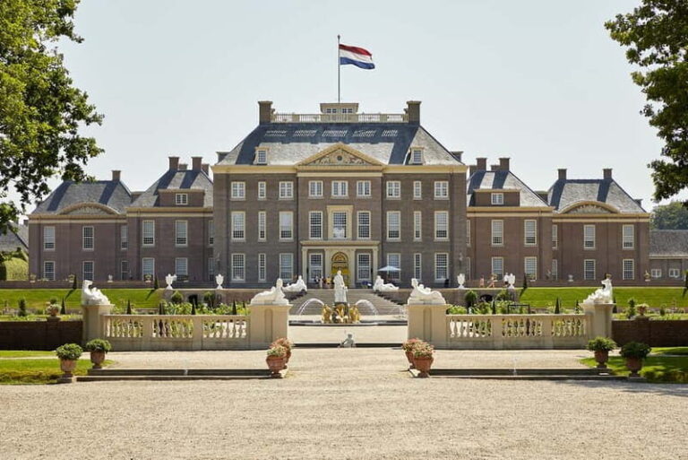 Private Royal Tour : Paleis Het Loo and Muiderslot castle - A Closer Look at the Full-Day Royal Experience