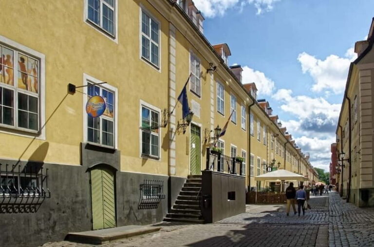 Riga: Guided Old Town Walking Tour - Practical Considerations and Tips
