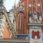 Riga: Old Town Walking Tour with Art Nouveau Highlights - Exploring Old Riga’s Most Famous Landmarks
