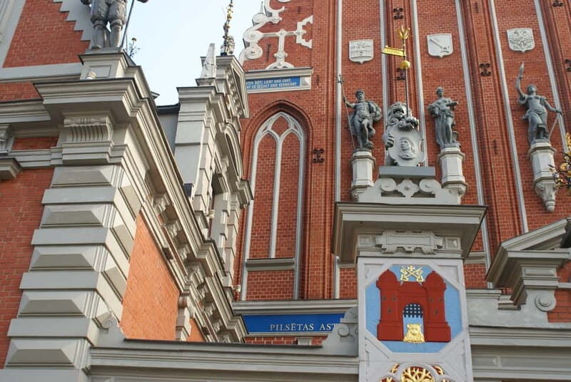 Riga: Old Town Walking Tour with Art Nouveau Highlights - Exploring Old Riga’s Most Famous Landmarks