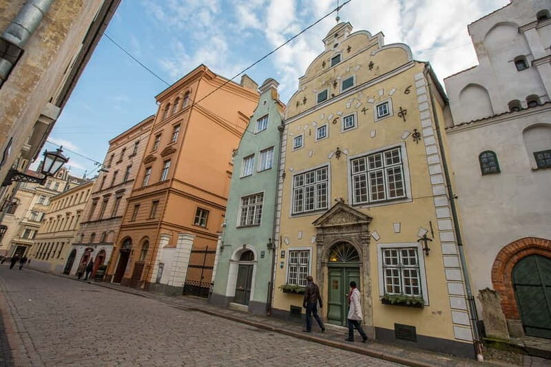 Riga's Old Center and Art Nouveau Tour - Exploring Riga’s Medieval Heart: Old Town Walk