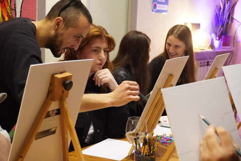 Rome: Afternoon Paint and Sip Experience in Piazza Navona - The Practical Details