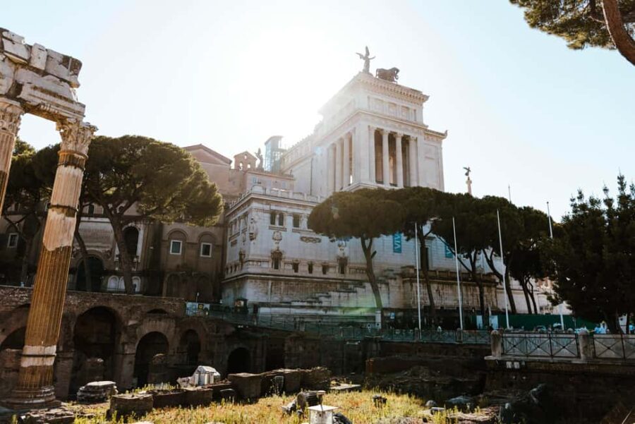 Rome: Cleopatra & Women of Ancient Rome Walking Tour - Starting Point and First Impressions