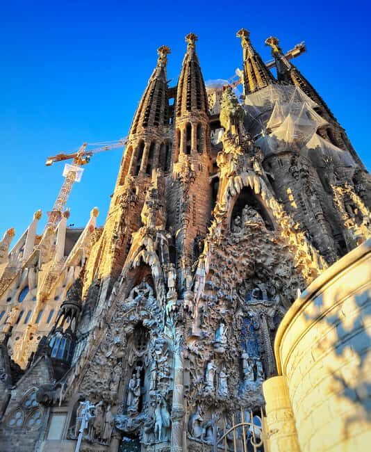 Sagrada Familia Private Tour with Entry Ticket in English - A Closer Look at the Tour Experience
