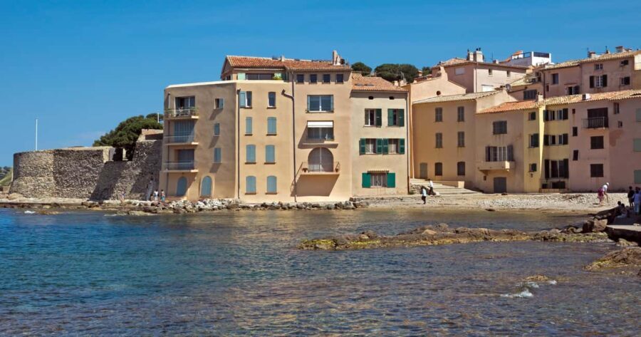 Saint-Tropez: Express Walk with a Local in 60 minutes - The Itinerary in Detail