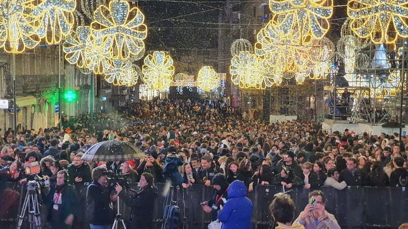Santiago de Compostela: Vigo Christmas Lights Guided Tour - The Scenic Boat Ride from Moaña to Vigo