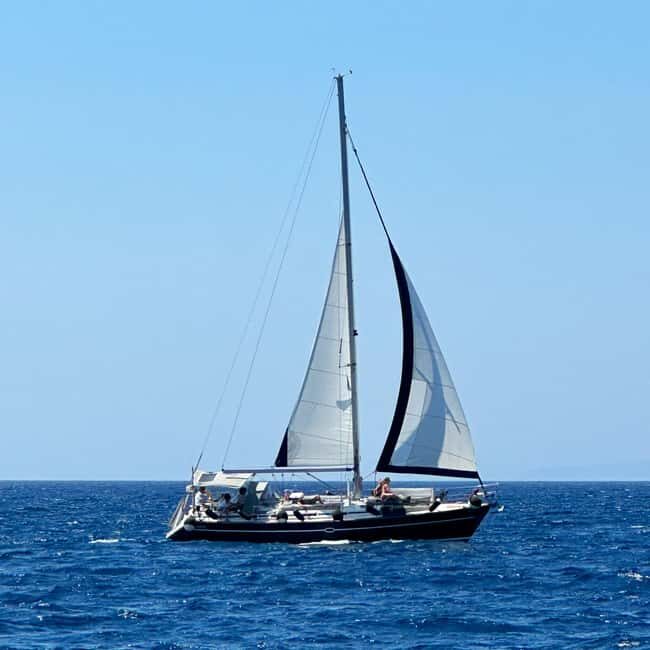 Santorini: Sailing Yacht cruise with full meal and drinks - The Crew and Service