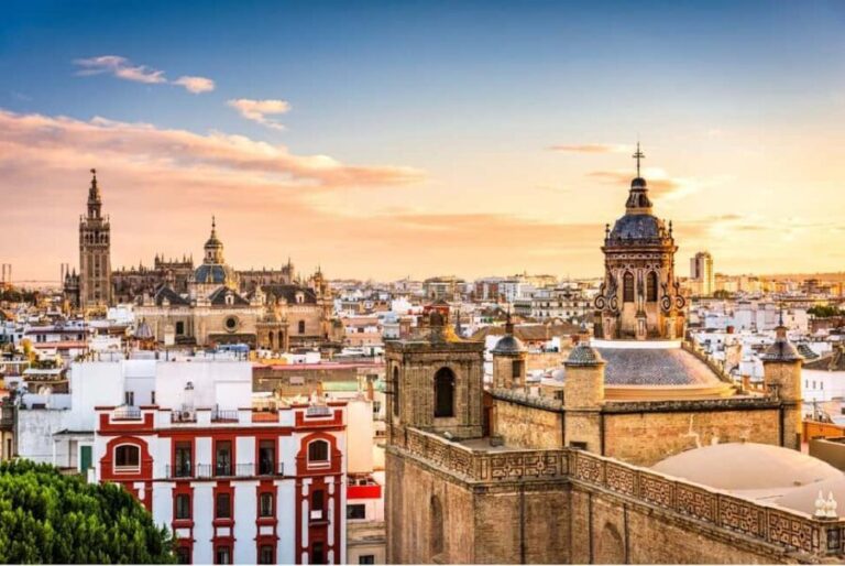 Seville: FREE Walking Tour to Iconic Sites & Hidden Gems - Detailed Analysis of the Tour Experience