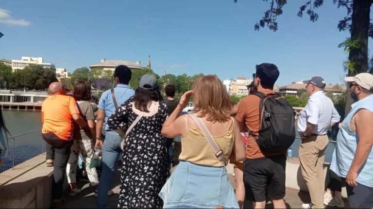 Seville in 1 Day Tour: Historic Center, Monuments, and Jewish Quarter - Authenticity and Guide Quality  