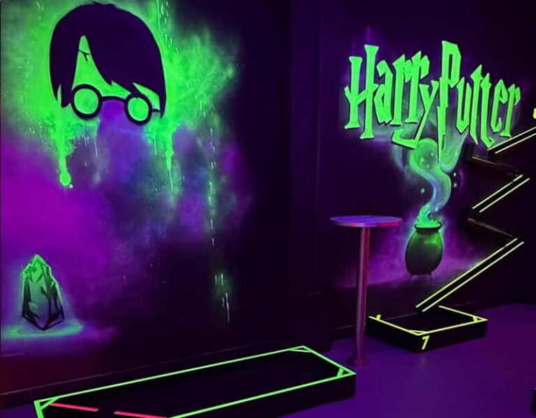 Seville: Indoor UV 18 hole Minigolf Experience - The Layout and the Course