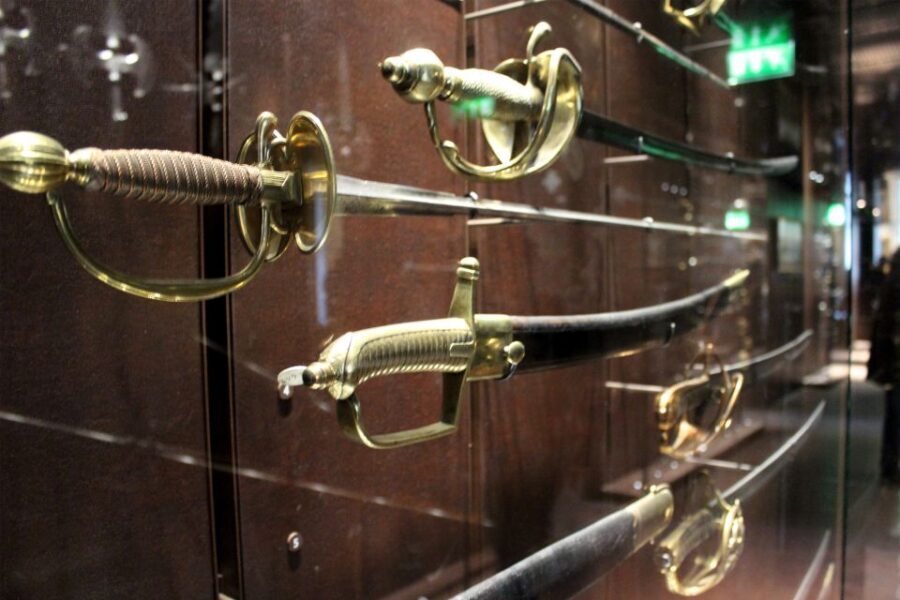 Skip-the-line Les Invalides Guided Tour Semi Private 8ppl - Who Should Consider This Tour?