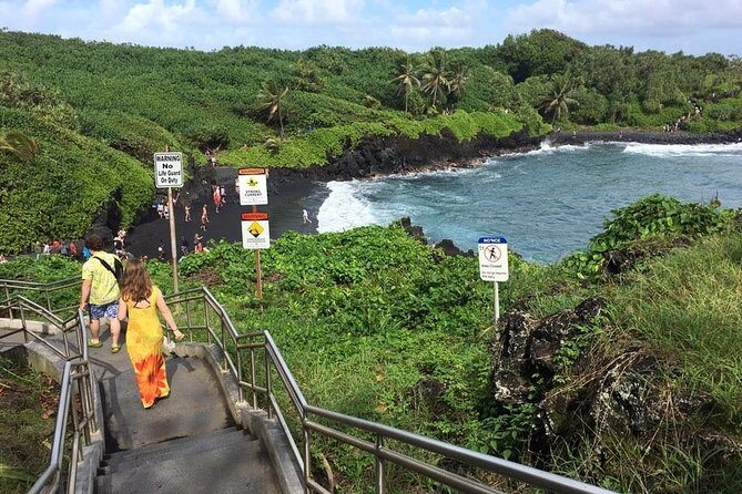 Small-Group Road to Hana Adventure Tour with Pickup & Lunch - Transport, Group Size, and Duration