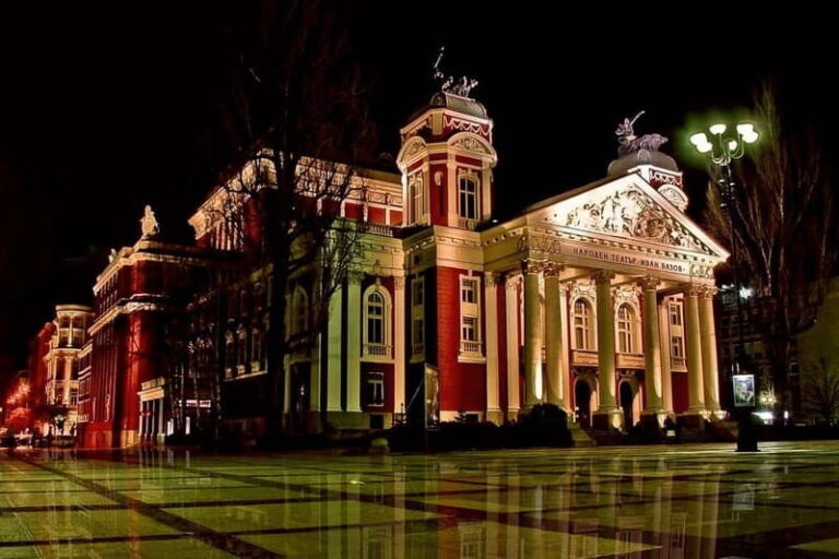 Sofia by Night: Panoramic City Tour and Folklore Dinner - Dinner and Folklore: A Taste of Bulgaria