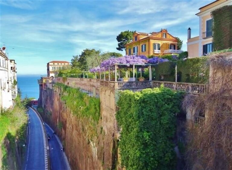 Sorrento: Guided Walking Tour & Limoncello Tasting - Practical Details and Tips